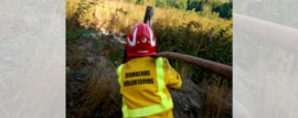 Los Bomberos Voluntarios también están combatiendo el Incendio Forestal en El Hoyo